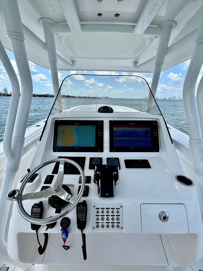 https://arconyachts.ams3.digitaloceanspaces.com/168675/conversions/large_4828449-optimize.jpg