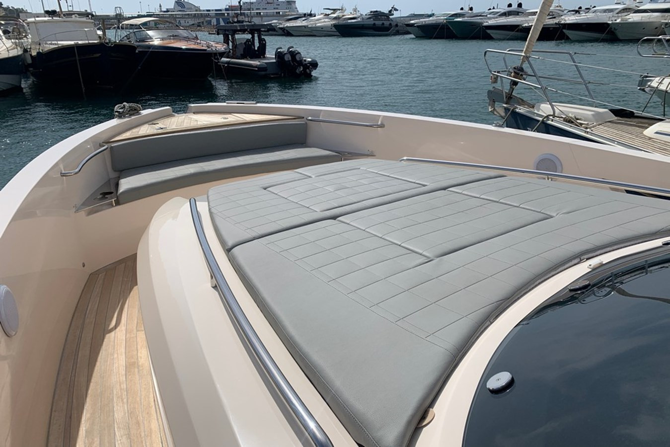 https://arconyachts.ams3.digitaloceanspaces.com/168748/conversions/large_4381974-optimize.jpg