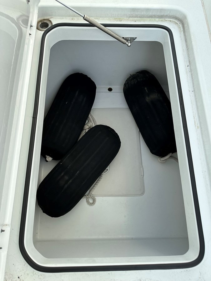 https://arconyachts.ams3.digitaloceanspaces.com/168835/conversions/large_4395390-optimize.jpg