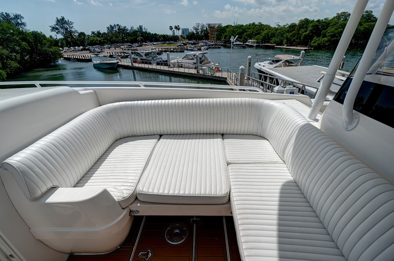 https://arconyachts.ams3.digitaloceanspaces.com/168908/conversions/large_3466755-optimize.jpg