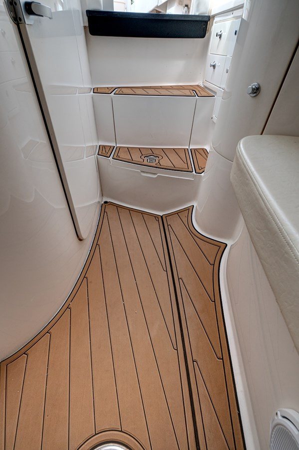 https://arconyachts.ams3.digitaloceanspaces.com/168941/conversions/large_3466770-optimize.jpg