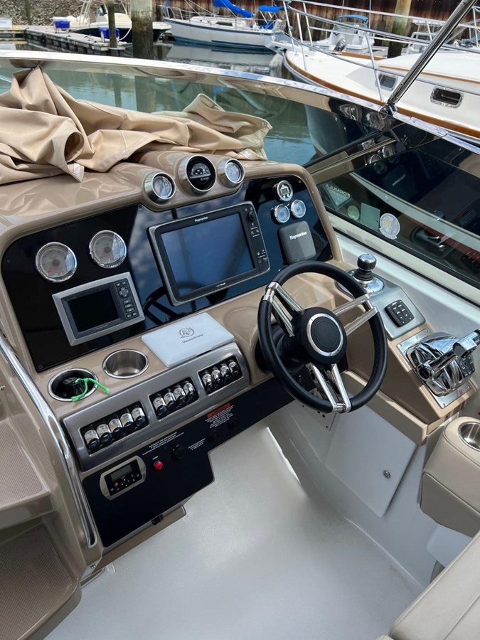 https://arconyachts.ams3.digitaloceanspaces.com/169011/conversions/large_3889984-optimize.jpg