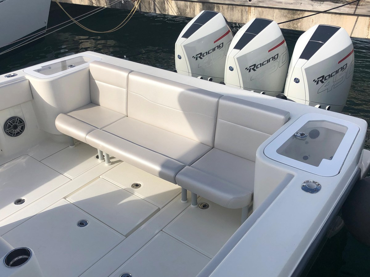 https://arconyachts.ams3.digitaloceanspaces.com/169130/conversions/large_3831477-optimize.jpg