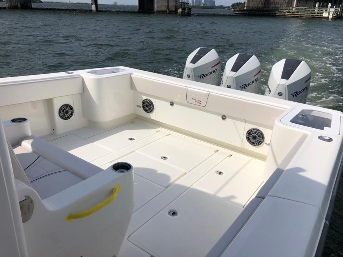 https://arconyachts.ams3.digitaloceanspaces.com/169133/conversions/large_3831478-optimize.jpg