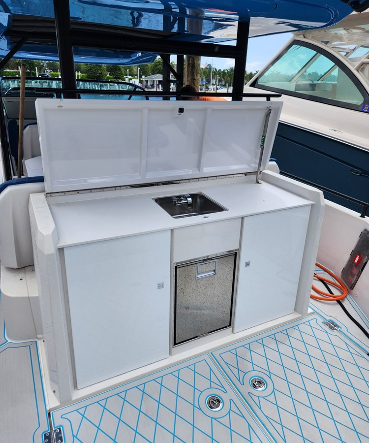https://arconyachts.ams3.digitaloceanspaces.com/169157/conversions/large_3854654-optimize.jpg