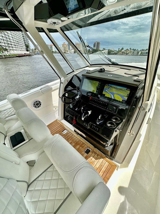 https://arconyachts.ams3.digitaloceanspaces.com/169233/conversions/large_3952449-optimize.jpg