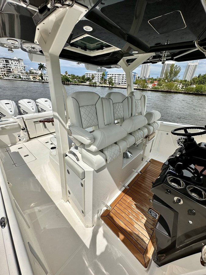 https://arconyachts.ams3.digitaloceanspaces.com/169236/conversions/large_3952450-optimize.jpg