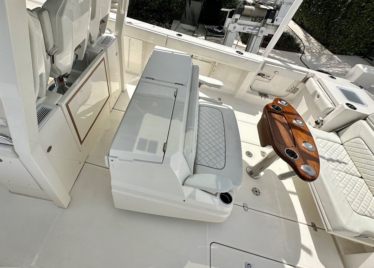 https://arconyachts.ams3.digitaloceanspaces.com/169244/conversions/large_3952453-optimize.jpg