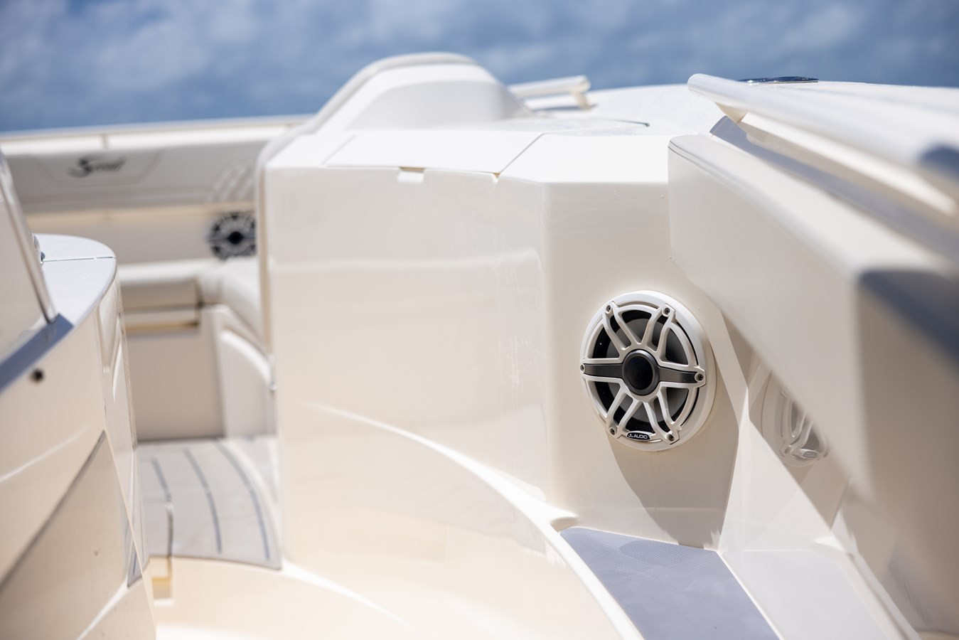 https://arconyachts.ams3.digitaloceanspaces.com/169310/conversions/large_4823680-optimize.jpg