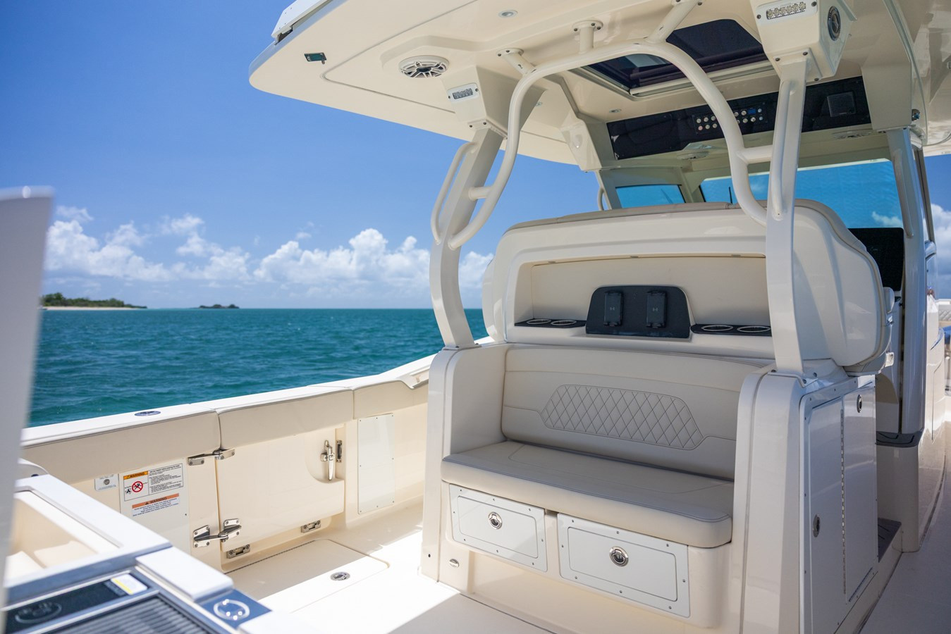 https://arconyachts.ams3.digitaloceanspaces.com/169340/conversions/large_4823691-optimize.jpg