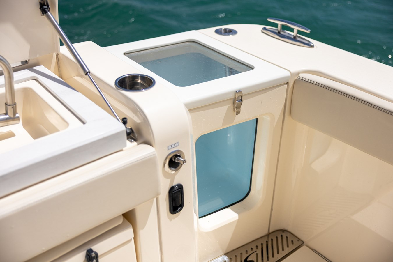 https://arconyachts.ams3.digitaloceanspaces.com/169342/conversions/large_4823692-optimize.jpg
