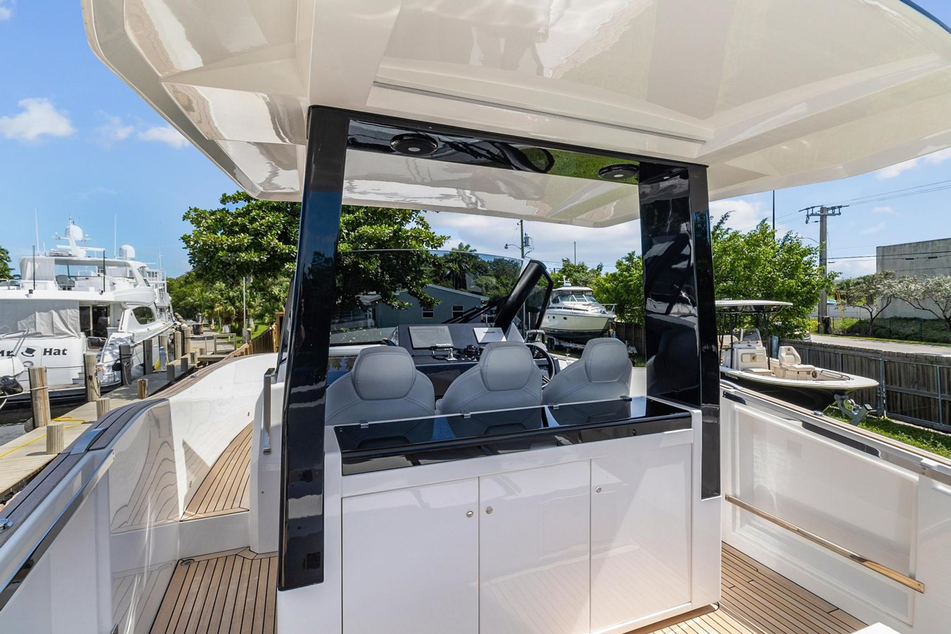 https://arconyachts.ams3.digitaloceanspaces.com/169399/conversions/large_4124018-optimize.jpg