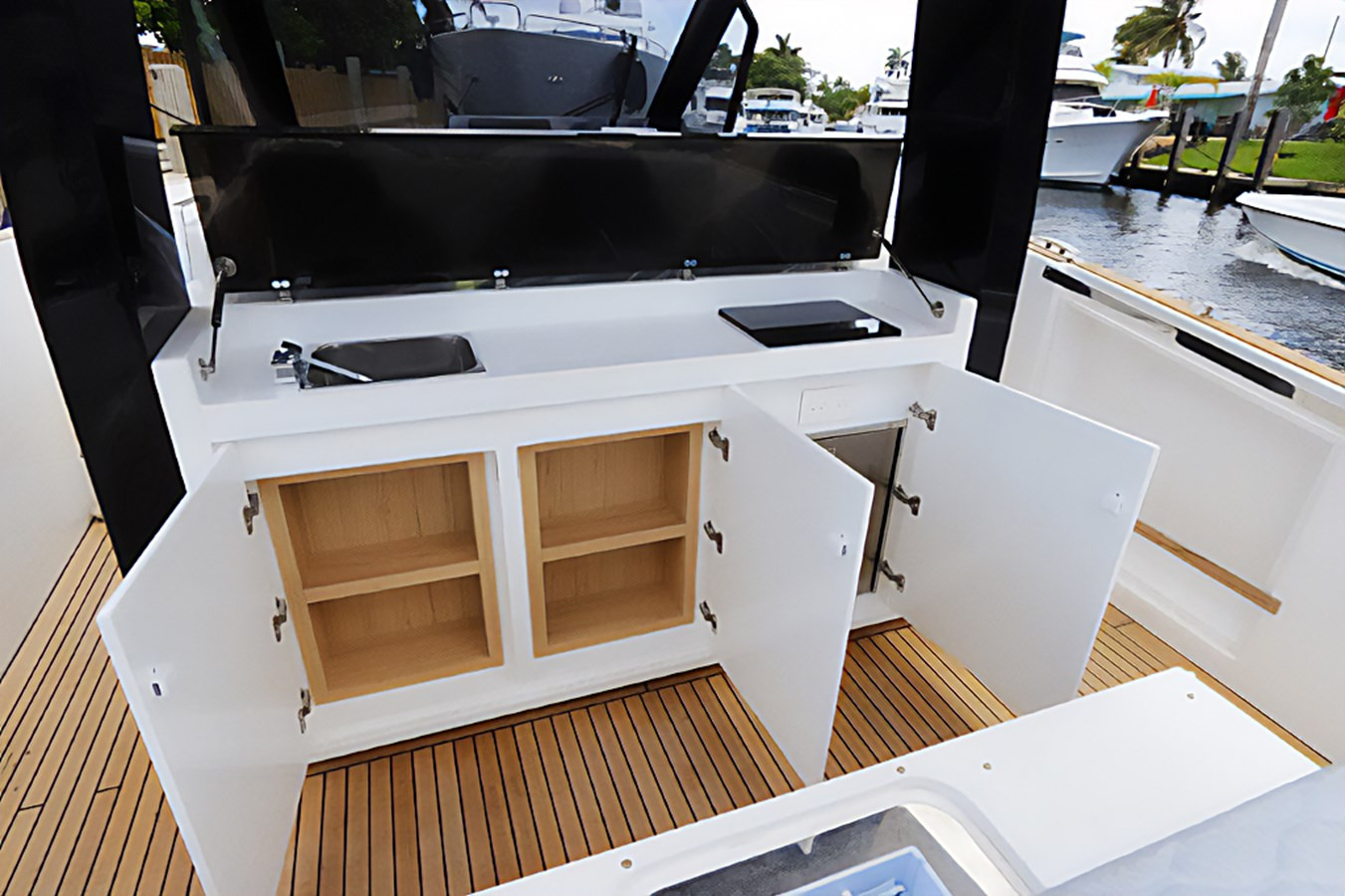 https://arconyachts.ams3.digitaloceanspaces.com/169405/conversions/large_4124020-optimize.jpg
