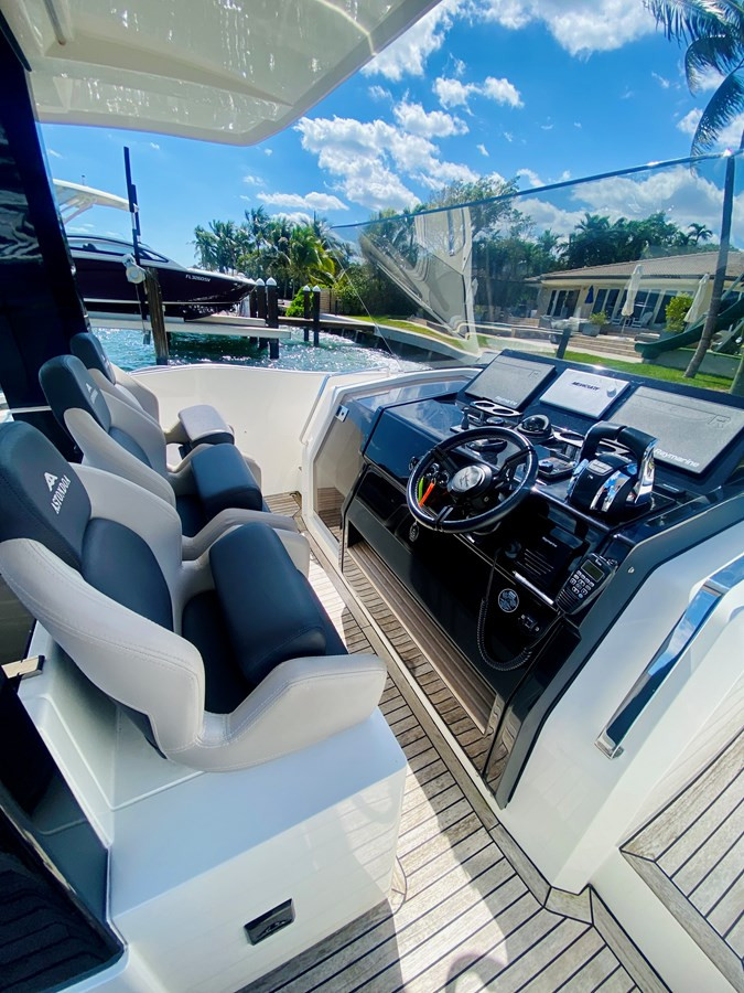 https://arconyachts.ams3.digitaloceanspaces.com/169433/conversions/large_4140694-optimize.jpg