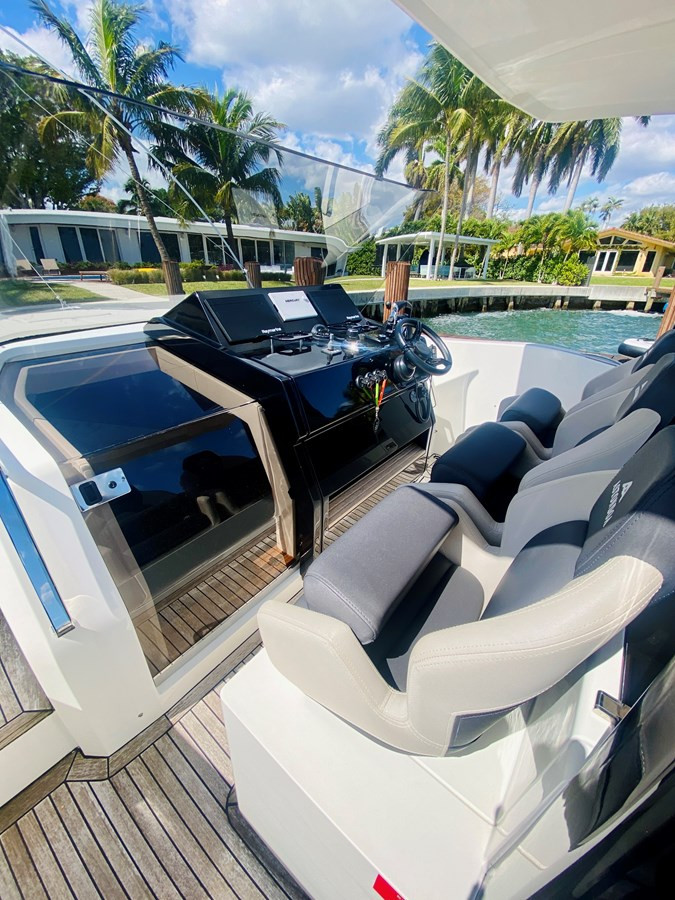 https://arconyachts.ams3.digitaloceanspaces.com/169436/conversions/large_4140695-optimize.jpg
