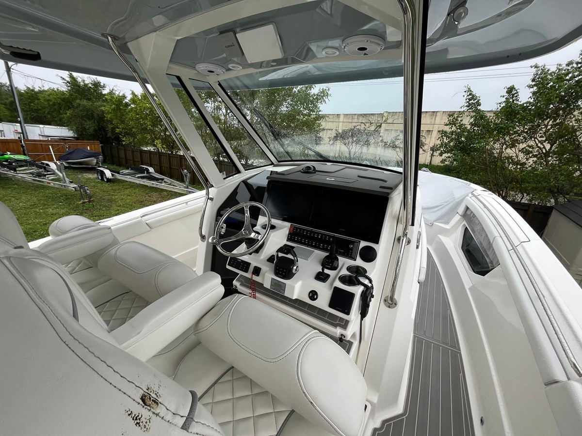 https://arconyachts.ams3.digitaloceanspaces.com/169524/conversions/large_4160084-optimize.jpg