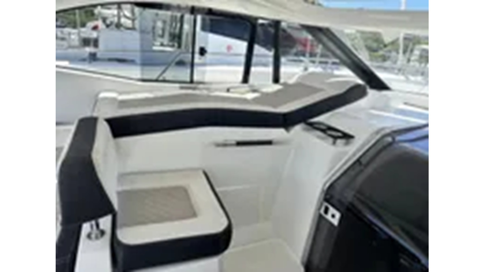 https://arconyachts.ams3.digitaloceanspaces.com/169701/conversions/large_4289382-optimize.jpg