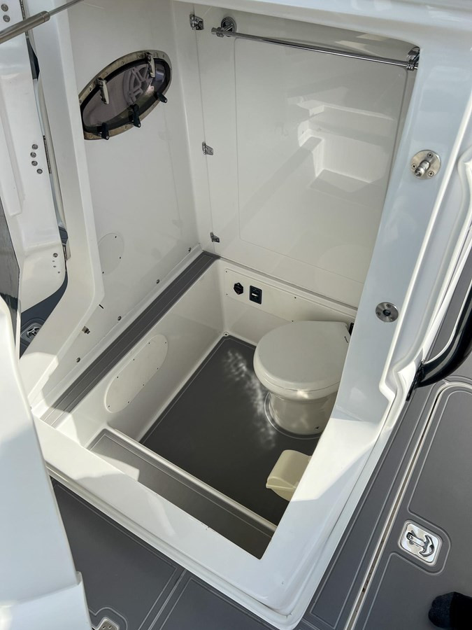 https://arconyachts.ams3.digitaloceanspaces.com/169717/conversions/large_4243376-optimize.jpg