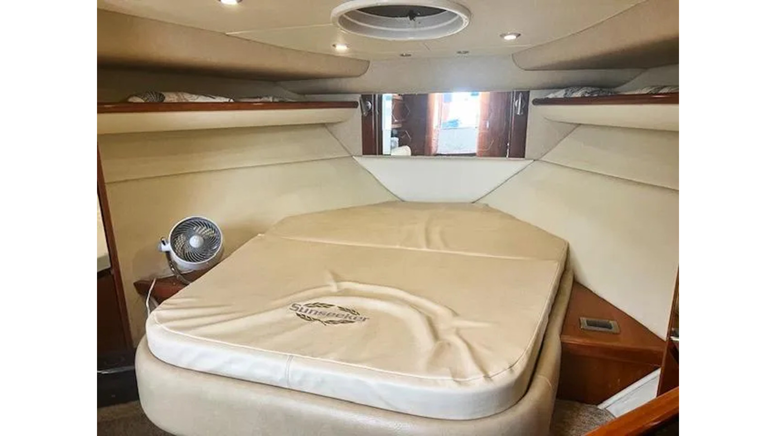 https://arconyachts.ams3.digitaloceanspaces.com/169797/conversions/large_4715686-optimize.jpg