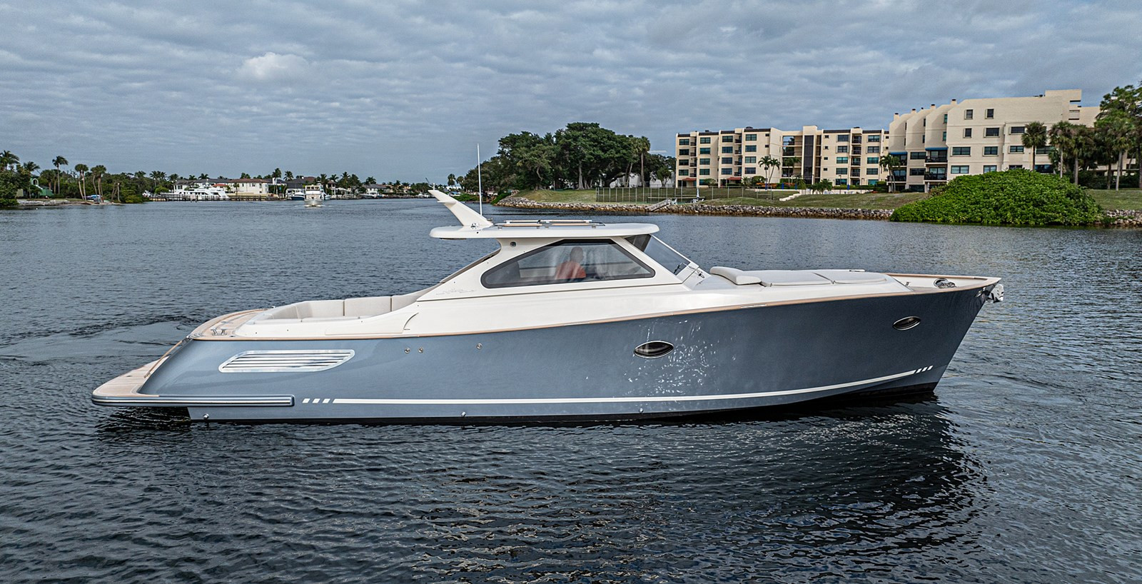 https://arconyachts.ams3.digitaloceanspaces.com/169815/conversions/large_4450409-optimize.jpg