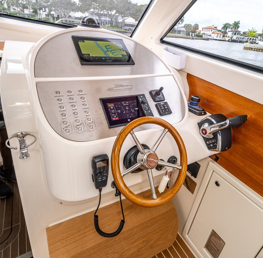 https://arconyachts.ams3.digitaloceanspaces.com/169839/conversions/large_4450418-optimize.jpg
