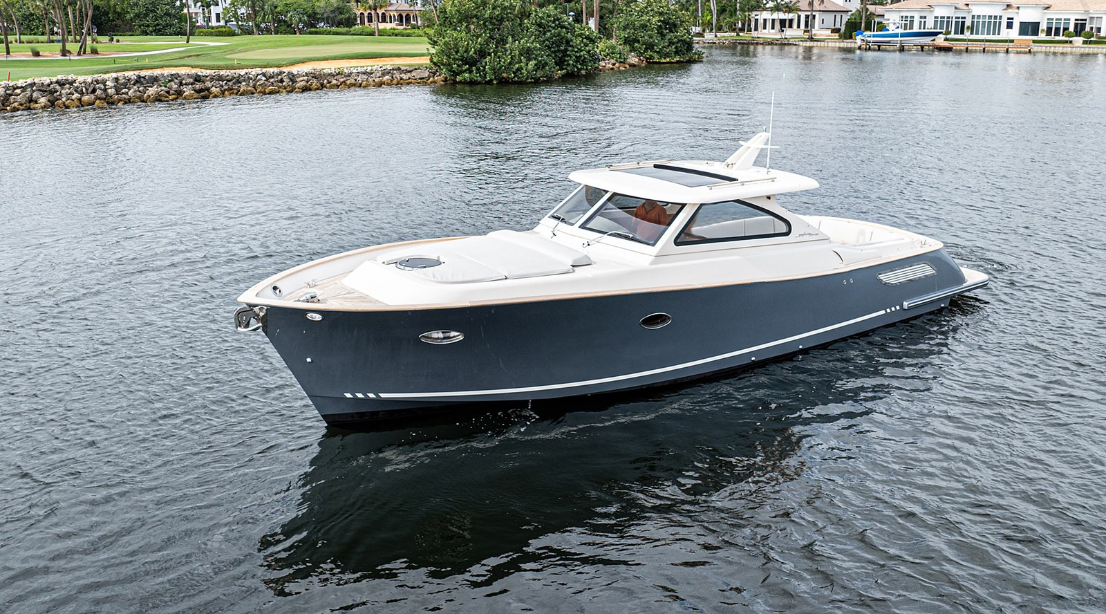 https://arconyachts.ams3.digitaloceanspaces.com/169869/conversions/large_4450430-optimize.jpg