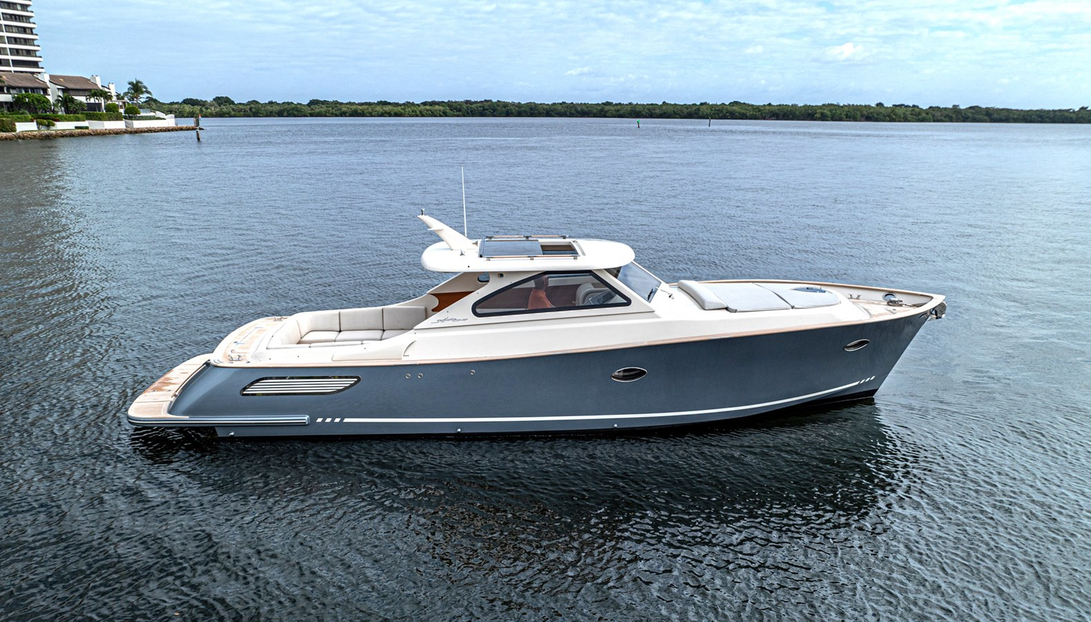 https://arconyachts.ams3.digitaloceanspaces.com/169906/conversions/large_4450444-optimize.jpg