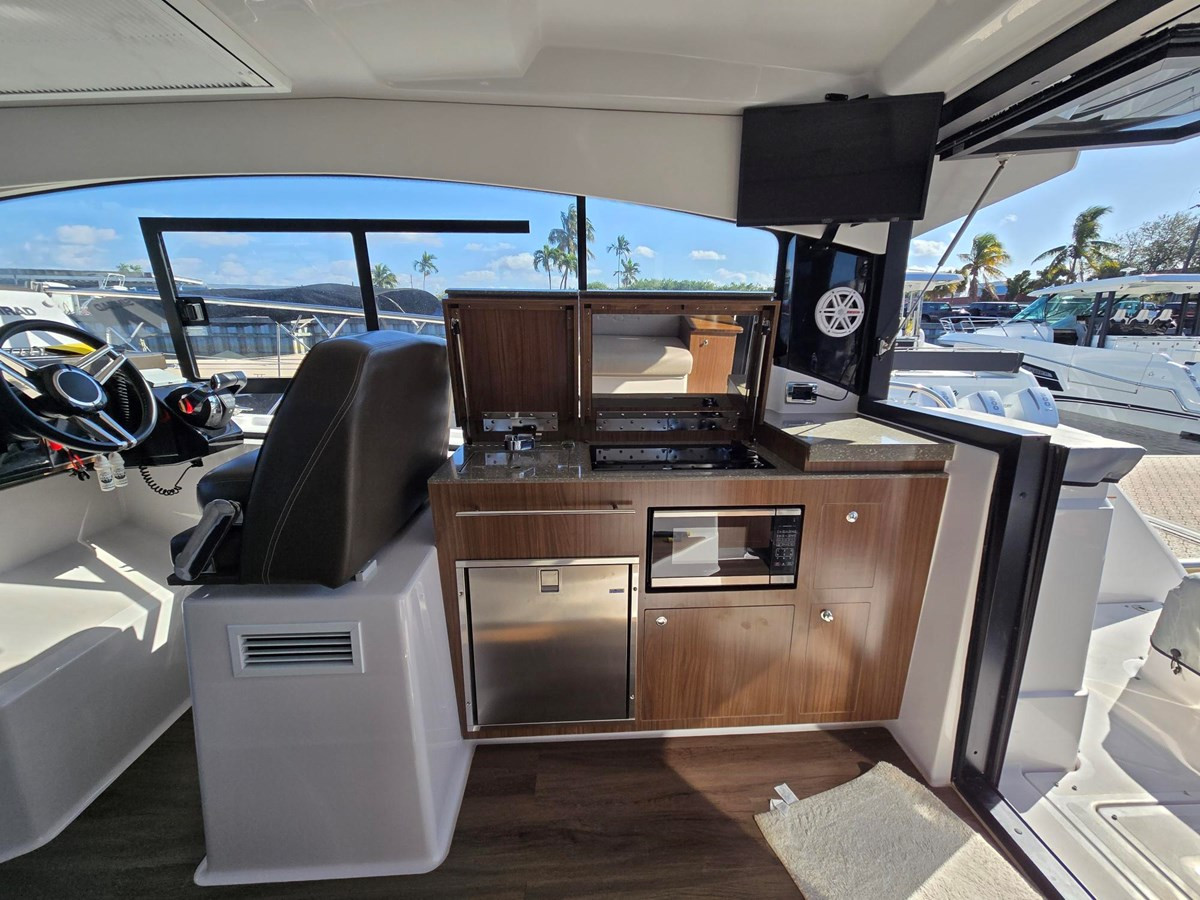 https://arconyachts.ams3.digitaloceanspaces.com/169972/conversions/large_4540850-optimize.jpg