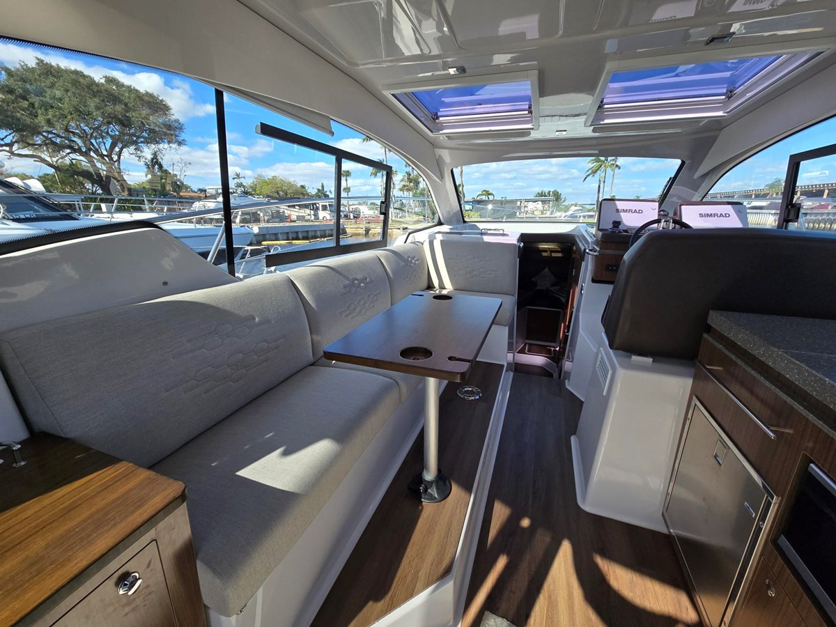 https://arconyachts.ams3.digitaloceanspaces.com/169978/conversions/large_4540851-optimize.jpg