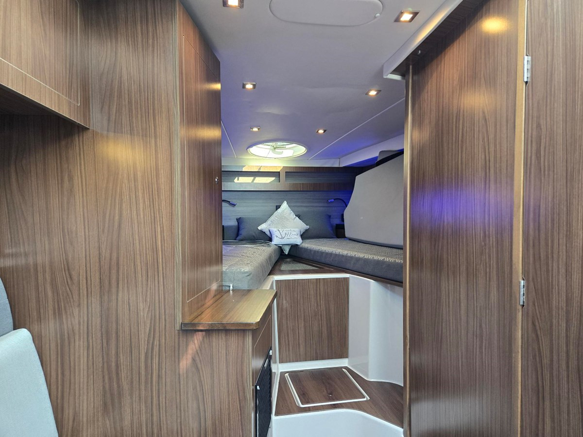 https://arconyachts.ams3.digitaloceanspaces.com/170000/conversions/large_4540858-optimize.jpg