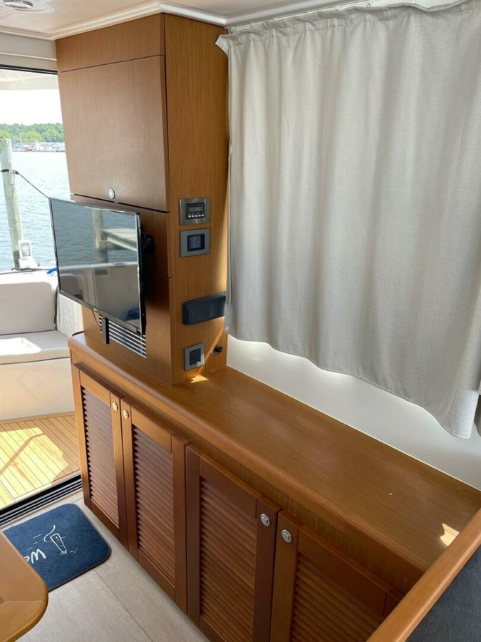 https://arconyachts.ams3.digitaloceanspaces.com/170108/conversions/large_4598341-optimize.jpg