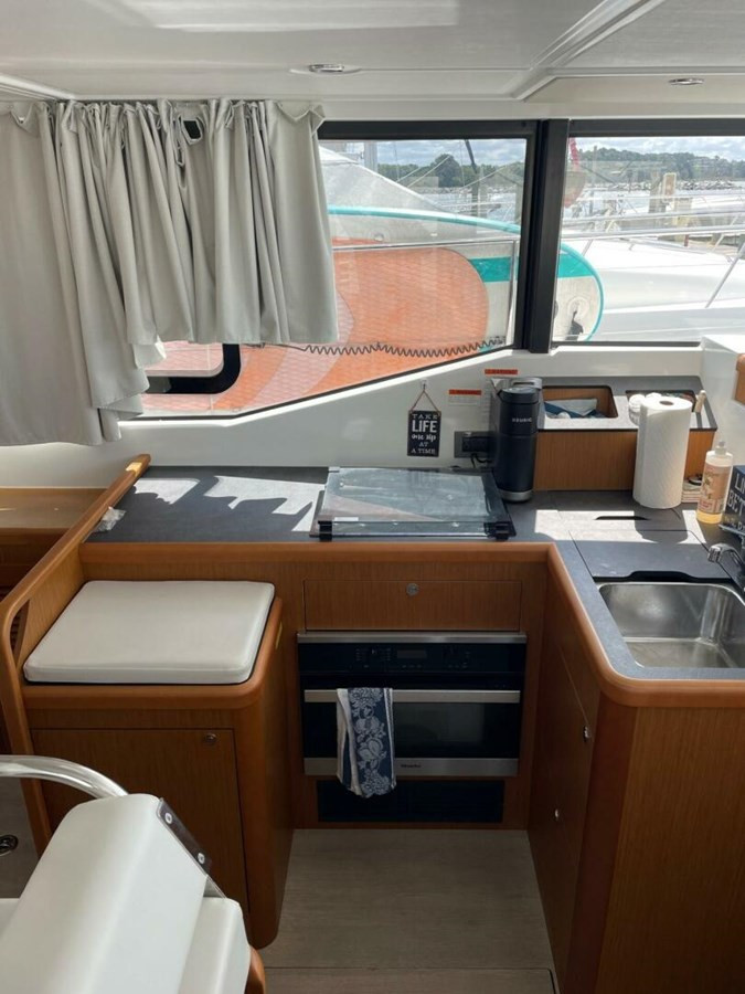 https://arconyachts.ams3.digitaloceanspaces.com/170118/conversions/large_4598345-optimize.jpg