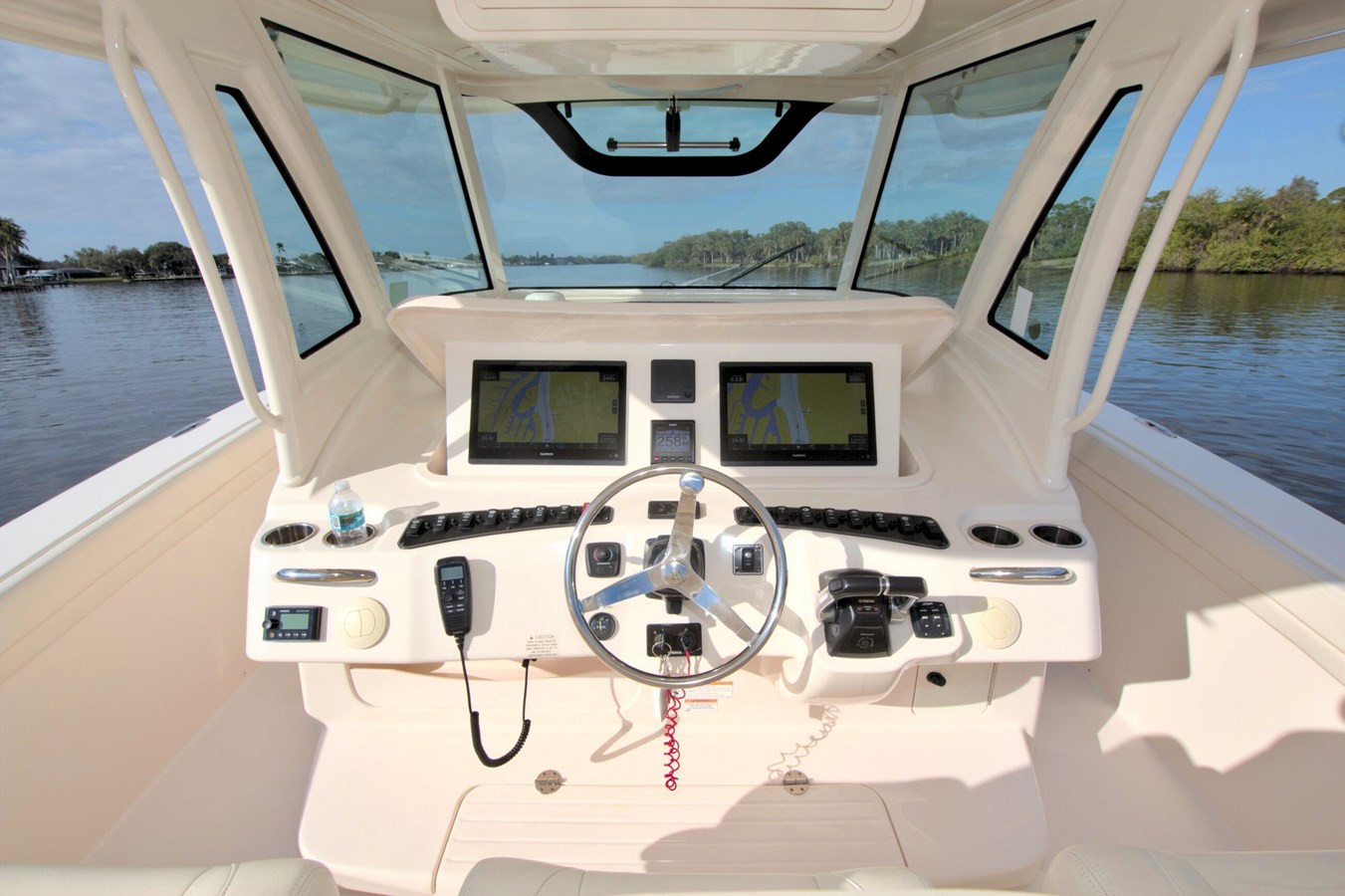 https://arconyachts.ams3.digitaloceanspaces.com/170135/conversions/large_4652393-optimize.jpg