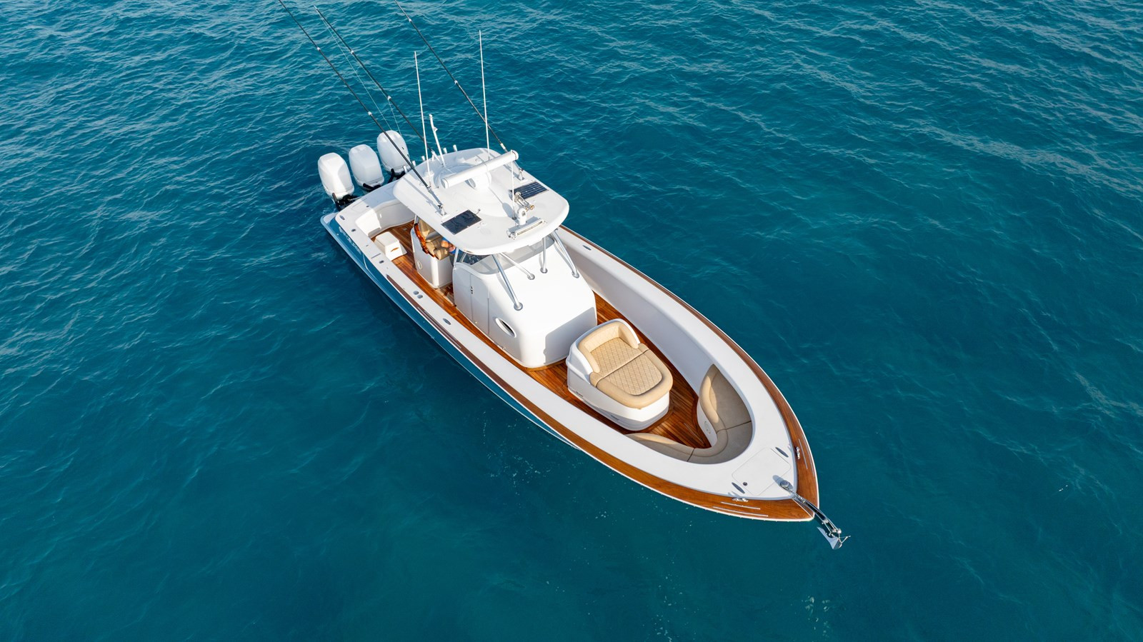 https://arconyachts.ams3.digitaloceanspaces.com/170257/conversions/large_4684544-optimize.jpg