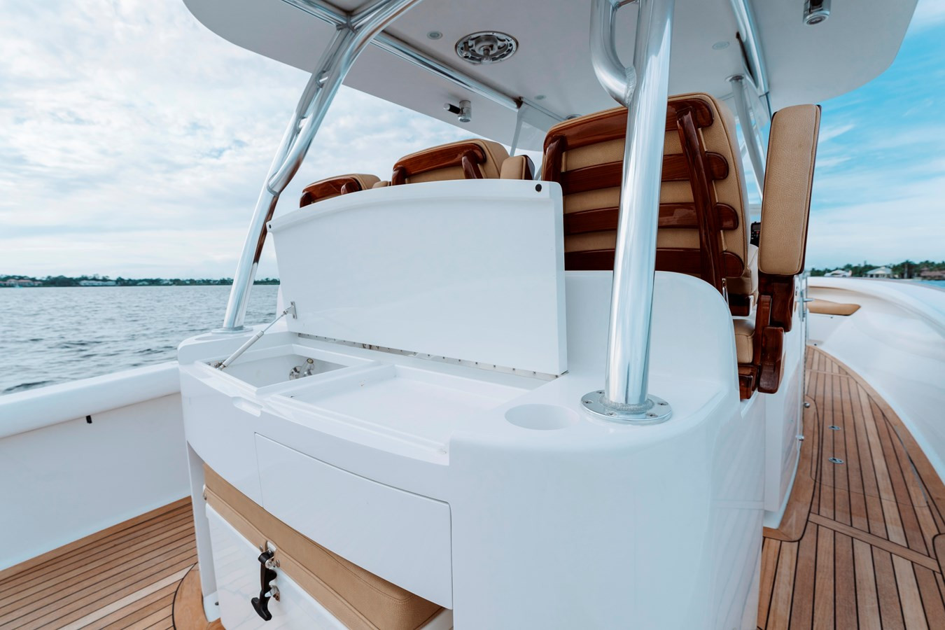 https://arconyachts.ams3.digitaloceanspaces.com/170277/conversions/large_4684551-optimize.jpg