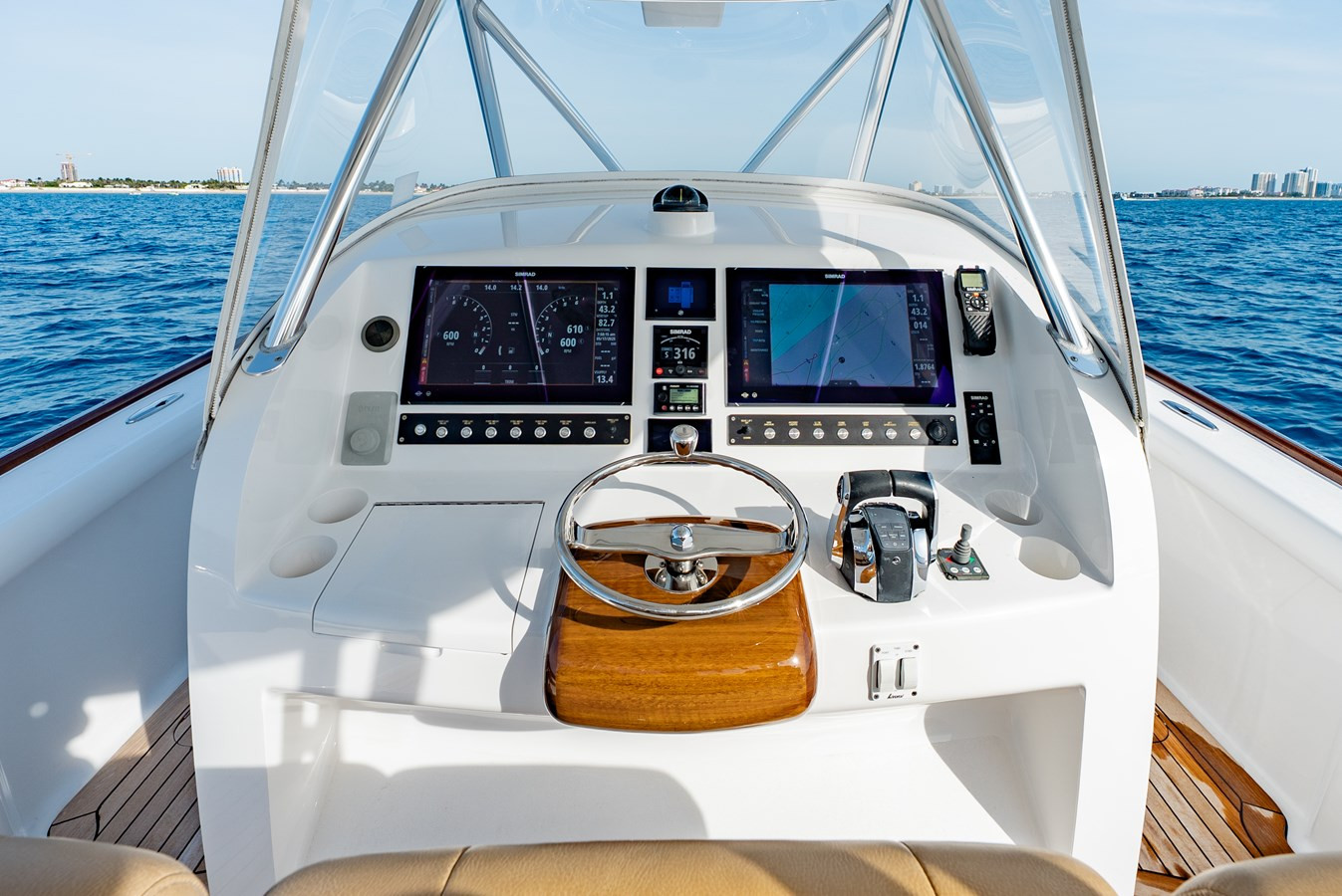 https://arconyachts.ams3.digitaloceanspaces.com/170280/conversions/large_4684552-optimize.jpg