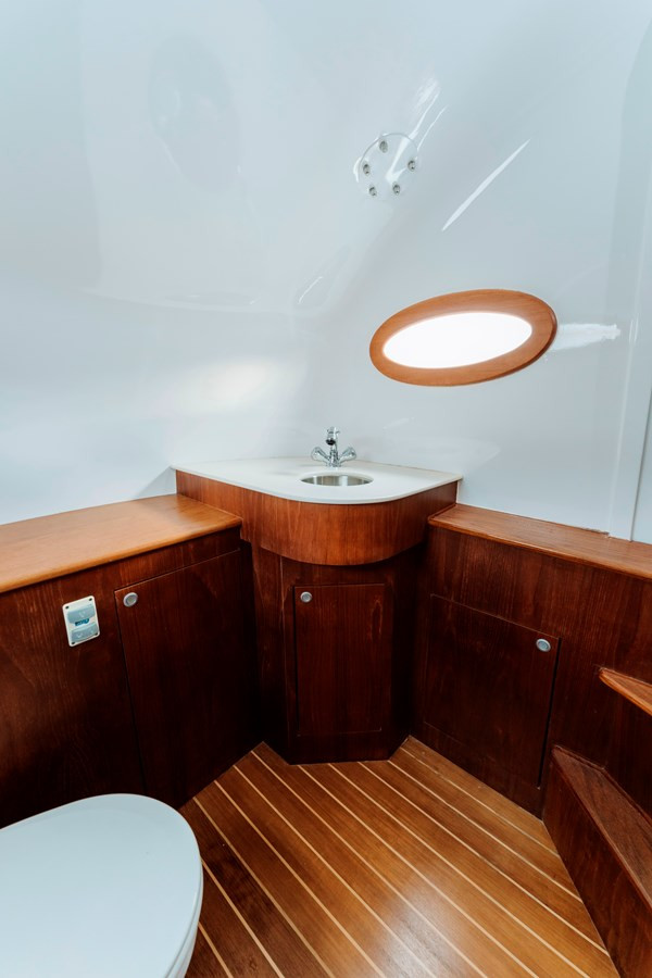 https://arconyachts.ams3.digitaloceanspaces.com/170308/conversions/large_4684562-optimize.jpg