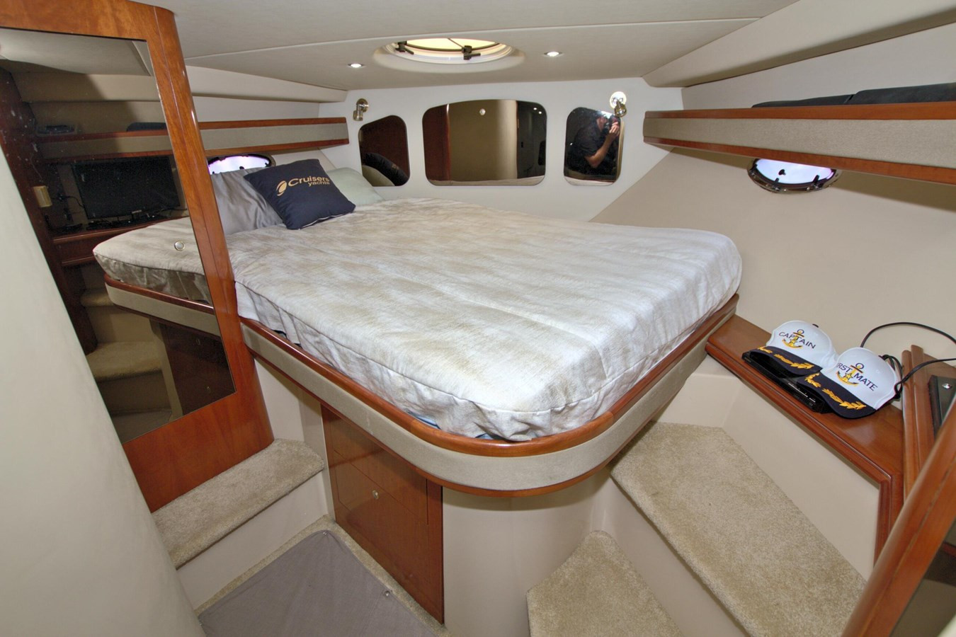 https://arconyachts.ams3.digitaloceanspaces.com/170422/conversions/large_4740035-optimize.jpg
