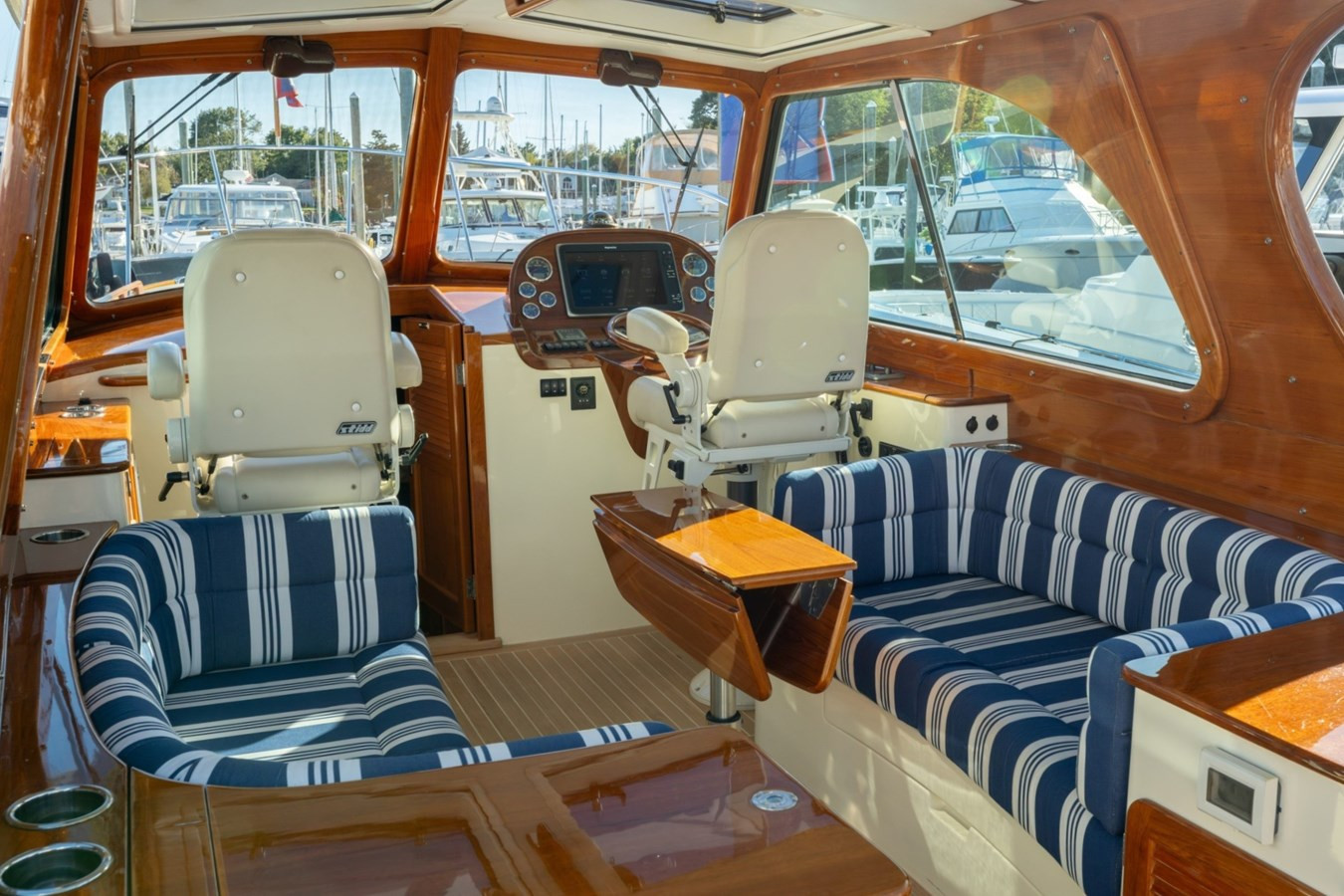 https://arconyachts.ams3.digitaloceanspaces.com/170527/conversions/large_4832004-optimize.jpg