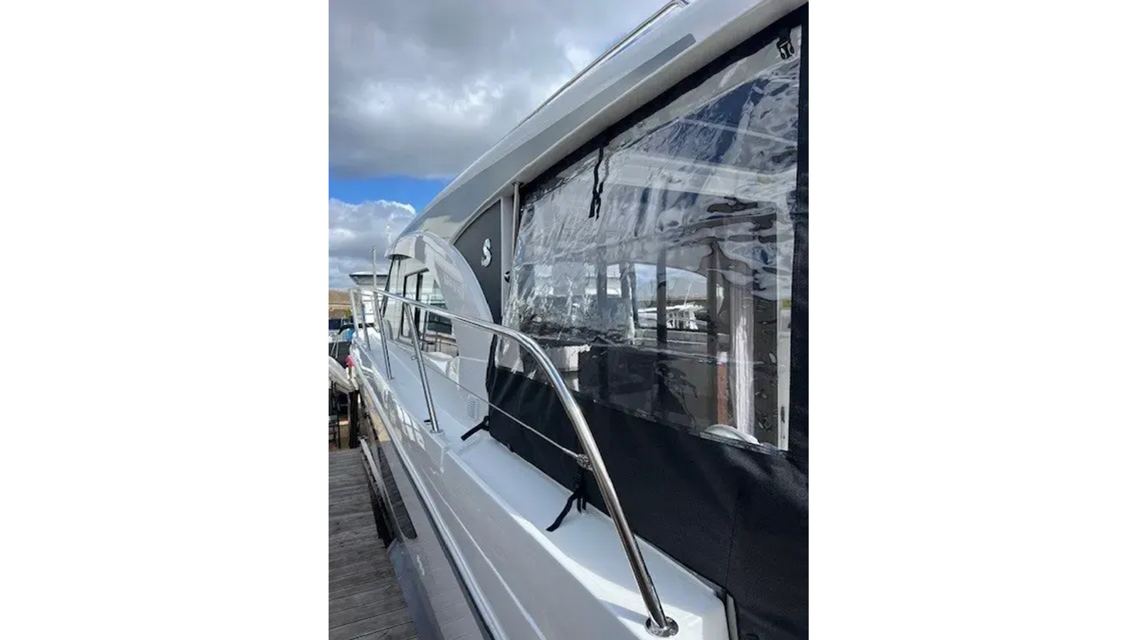 https://arconyachts.ams3.digitaloceanspaces.com/170541/conversions/large_4546807-optimize.jpg