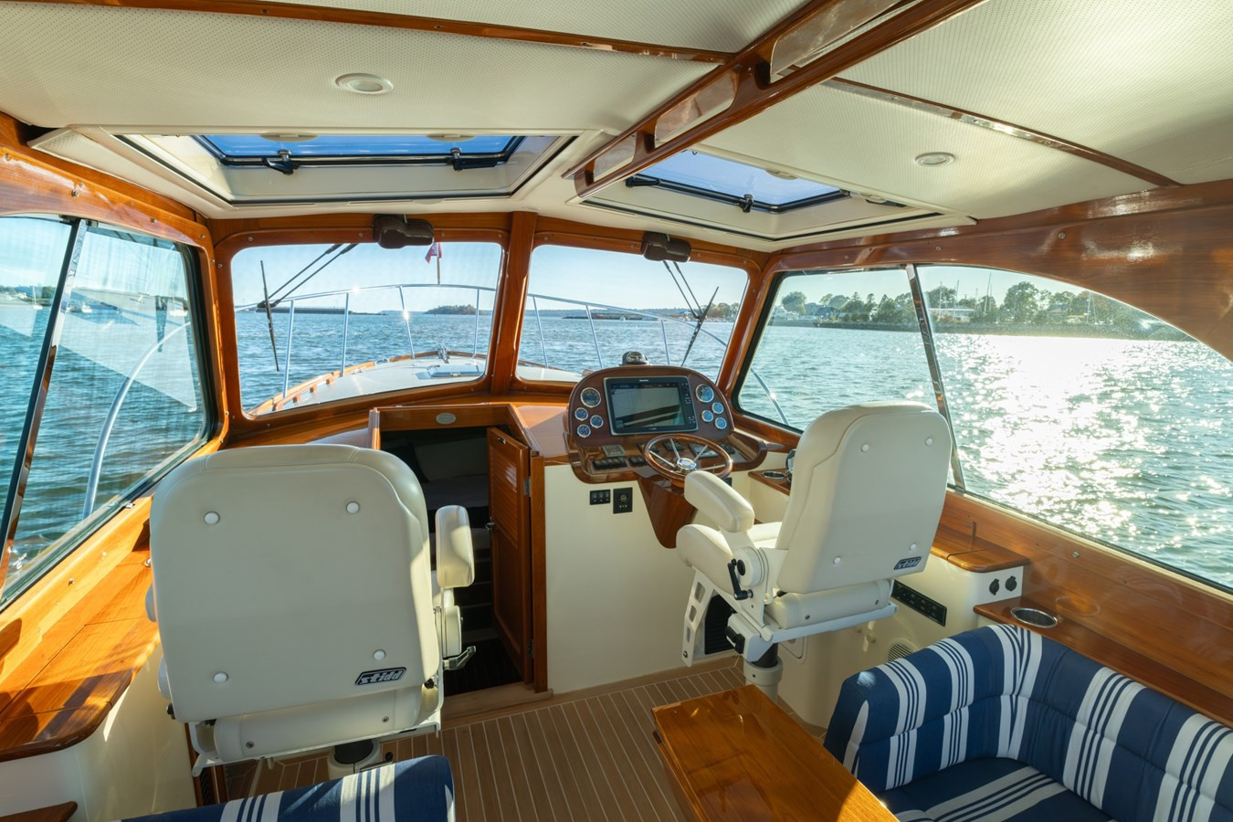 https://arconyachts.ams3.digitaloceanspaces.com/170543/conversions/large_4832009-optimize.jpg