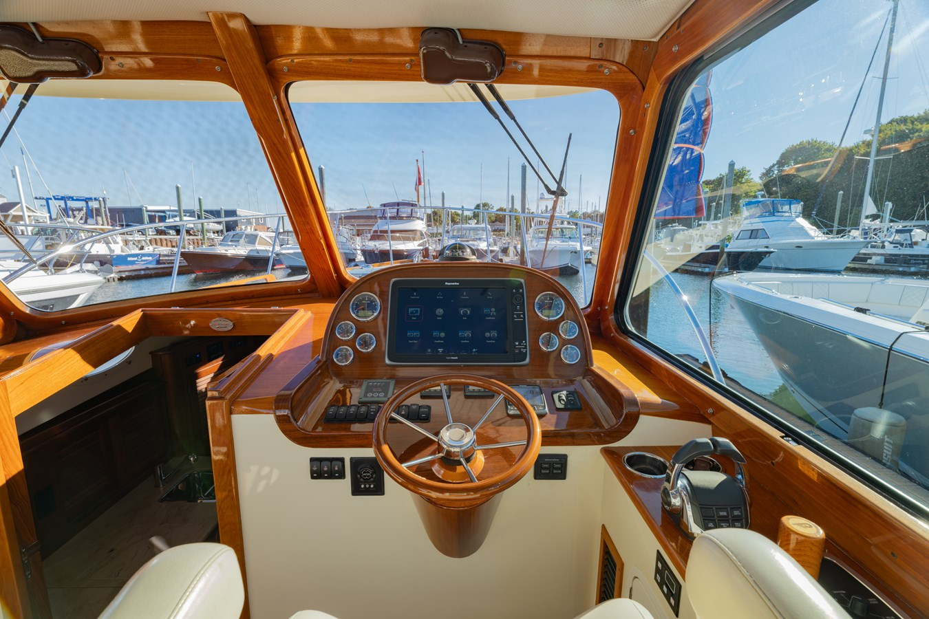 https://arconyachts.ams3.digitaloceanspaces.com/170546/conversions/large_4832010-optimize.jpg