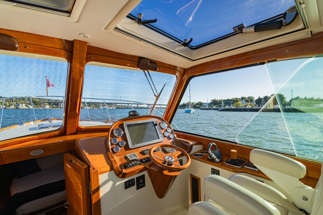 https://arconyachts.ams3.digitaloceanspaces.com/170549/conversions/large_4832011-optimize.jpg