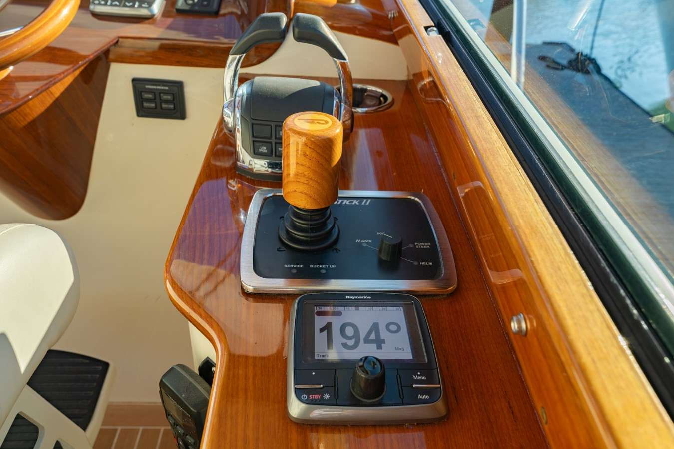 https://arconyachts.ams3.digitaloceanspaces.com/170552/conversions/large_4832012-optimize.jpg