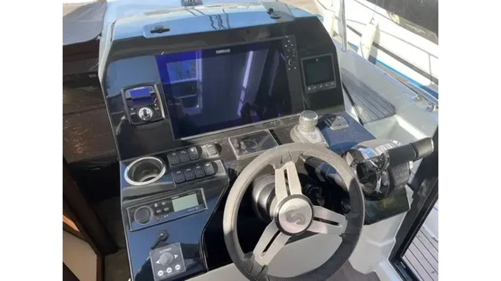 https://arconyachts.ams3.digitaloceanspaces.com/170568/conversions/large_4546815-optimize.jpg