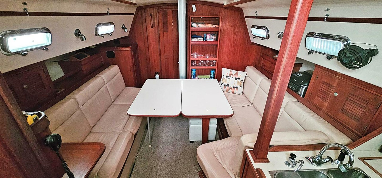 https://arconyachts.ams3.digitaloceanspaces.com/170601/conversions/large_4633941-optimize.jpg