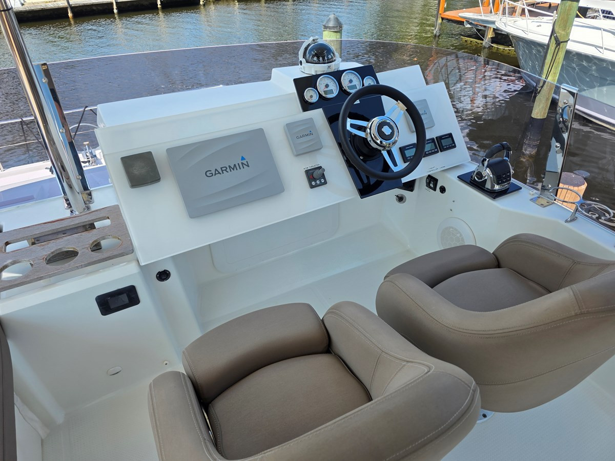 https://arconyachts.ams3.digitaloceanspaces.com/170622/conversions/large_4614391-optimize.jpg
