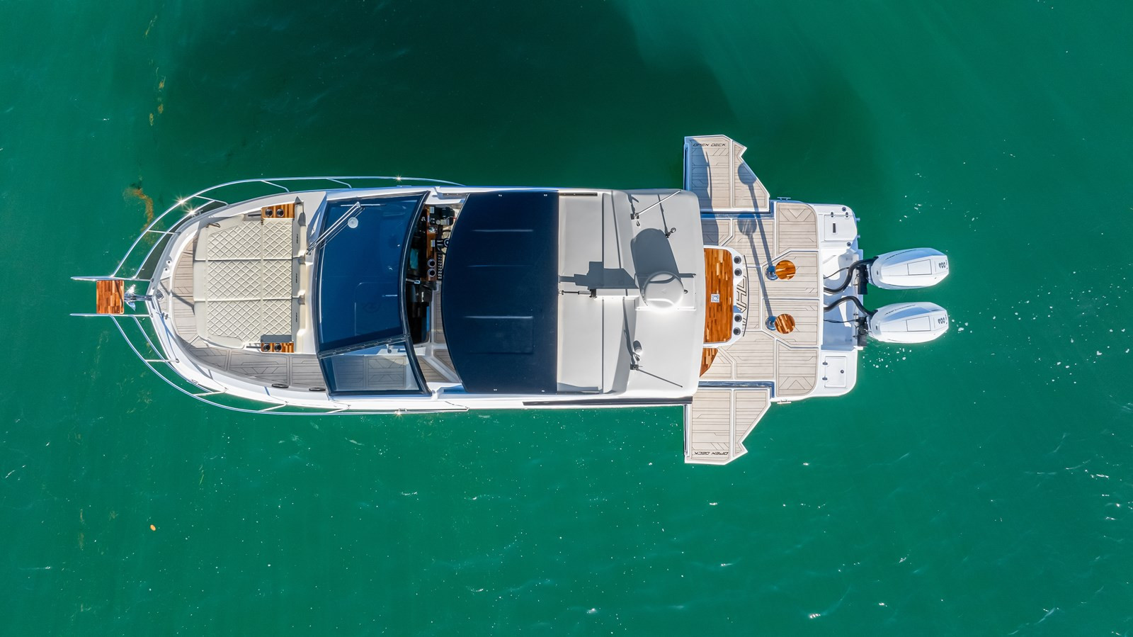 https://arconyachts.ams3.digitaloceanspaces.com/170741/conversions/large_4525271-optimize.jpg