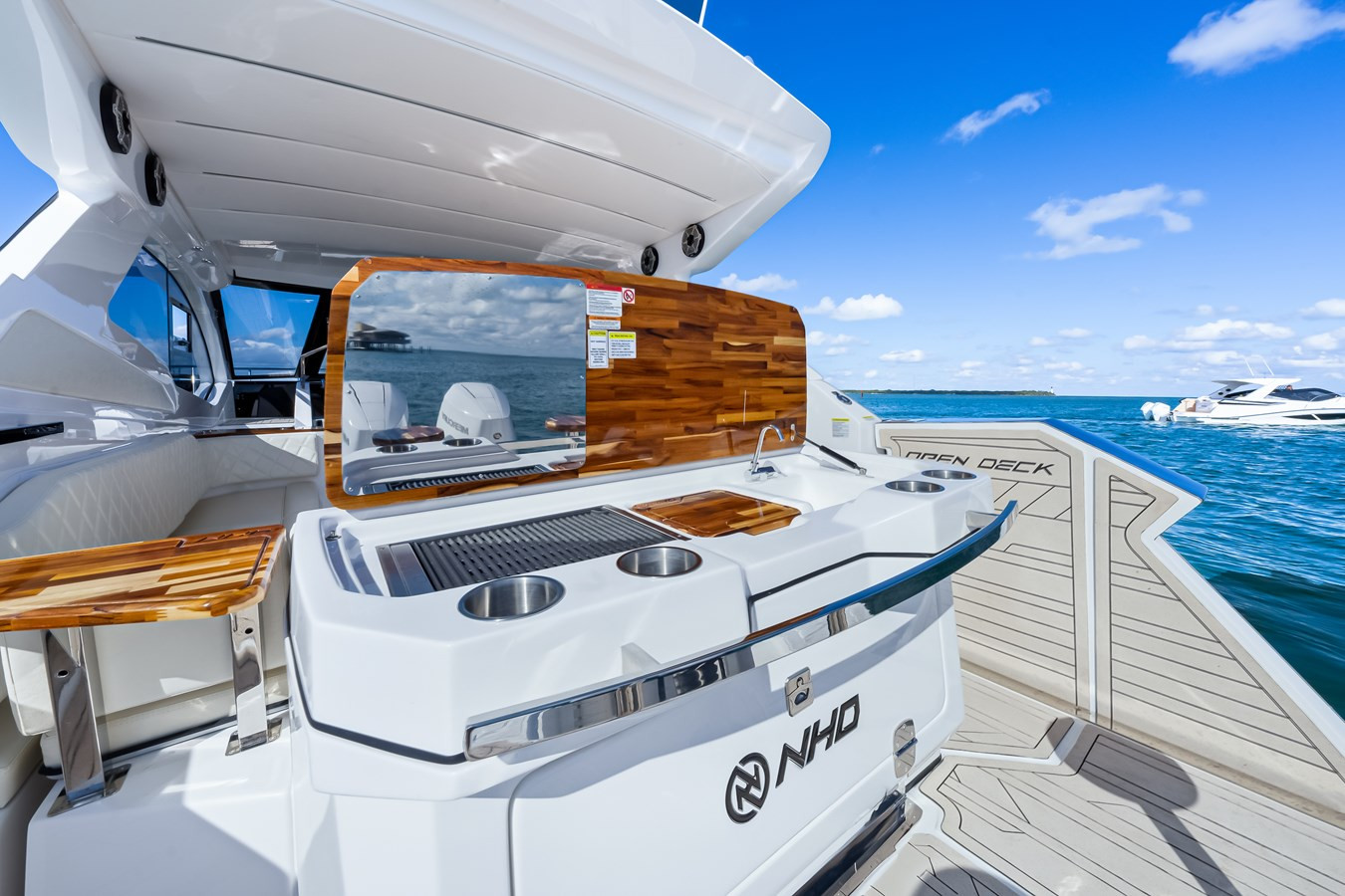 https://arconyachts.ams3.digitaloceanspaces.com/170753/conversions/large_4525277-optimize.jpg