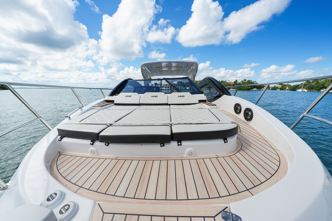 https://arconyachts.ams3.digitaloceanspaces.com/170773/conversions/large_4365360-optimize.jpg